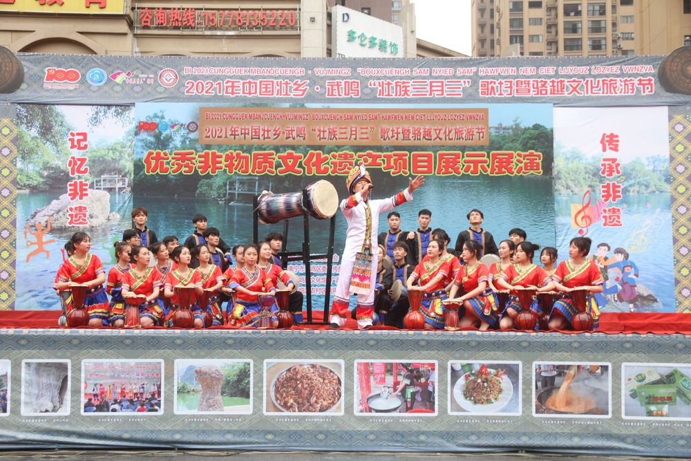 上林縣文化館參加武鳴區三月三活動一展歌喉